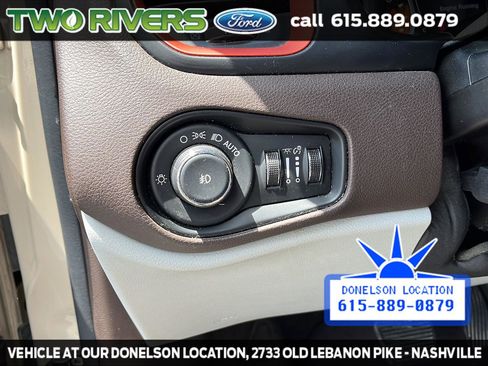 Used 2015 Jeep Renegade Latitude w/ Cold Weather Group FWD image 18