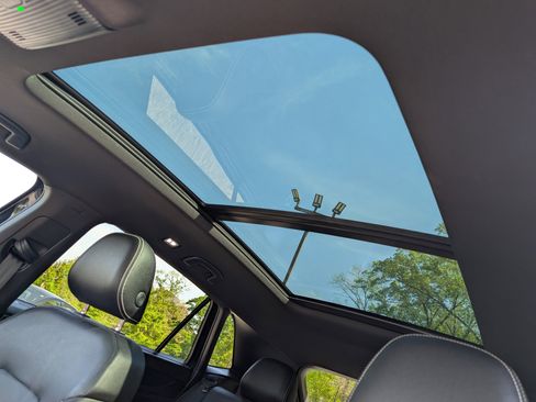 Used 2025 Volkswagen Atlas Cross Sport SEL image 15