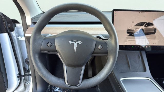 Used 2024 Tesla Model Y Long Range RWD image 17