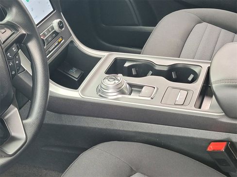 Used 2024 Ford Edge SE w/ Black Appearance Package image 19