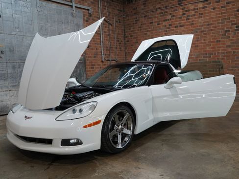 Used 2008 Chevrolet Corvette Coupe w/ Preferred Equipment Group RWD image 26