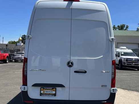 Used 2022 Mercedes-Benz Sprinter 2500 image 5