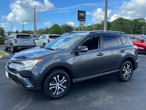 Used 2018 Toyota RAV4 LE FWD image 1