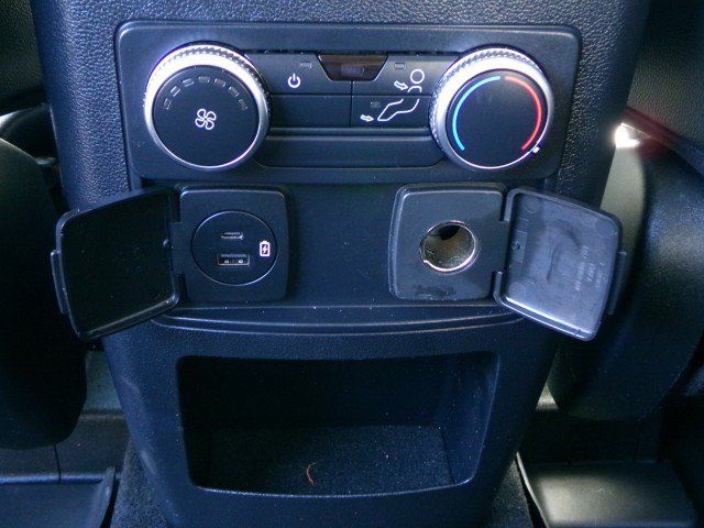 Used 2021 Ford Explorer XLT w/ Equipment Group 202A AWD/4WD image 17