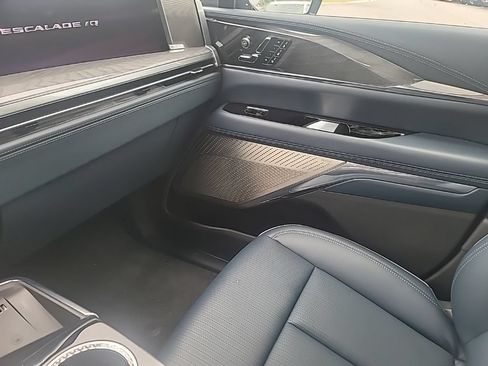 Used 2025 Cadillac Escalade IQ Luxury 2 AWD/4WD image 30