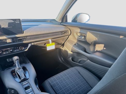 New 2026 Honda HR-V LX image 18