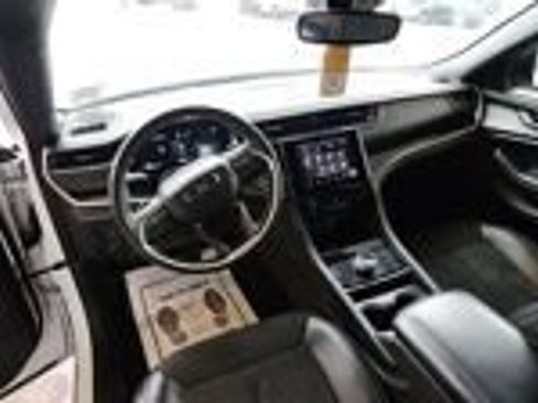 Used 2024 Jeep Grand Cherokee Altitude AWD/4WD image 17