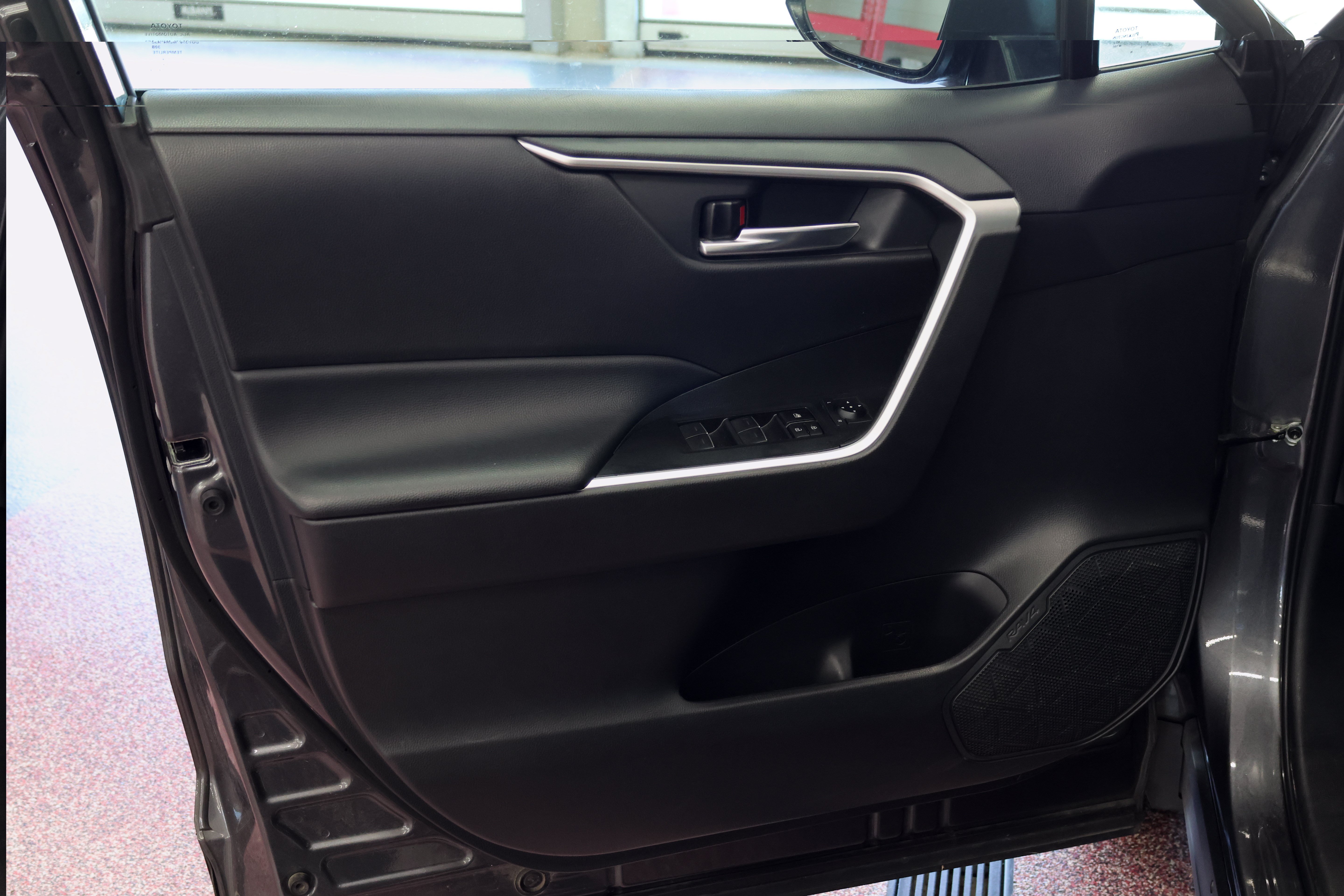 Used 2024 Toyota RAV4 XLE FWD image 19