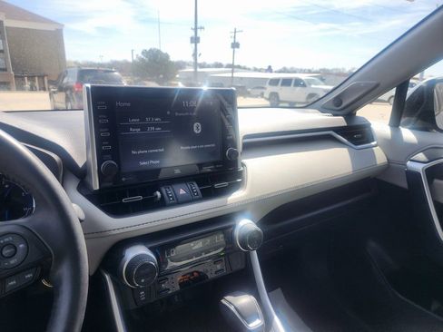 Used 2022 Toyota RAV4 Limited image 18