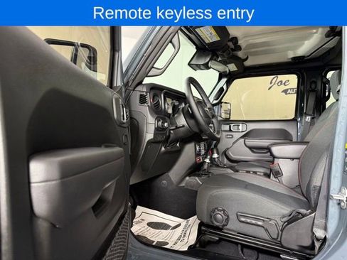 Used 2025 Jeep Wrangler Unlimited Rubicon AWD/4WD image 12