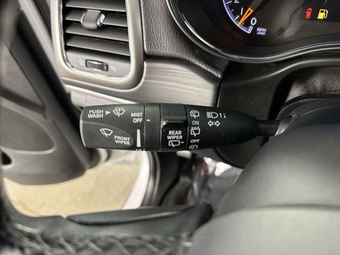 Used 2022 Jeep Grand Cherokee Limited image 15