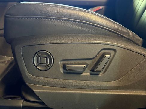 Used 2022 Audi e-tron Premium AWD/4WD image 21