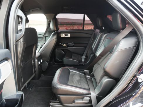 Used 2023 Ford Explorer ST-Line w/ Class IV Trailer Tow Package image 9