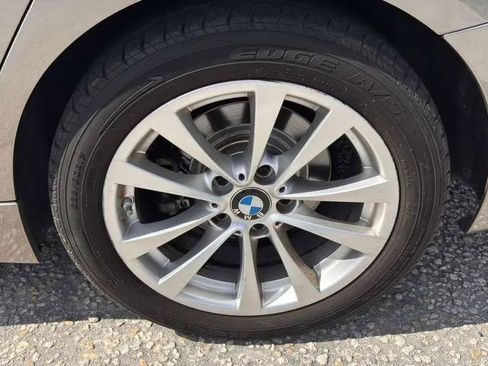Used 2017 BMW 320i Sedan RWD image 22
