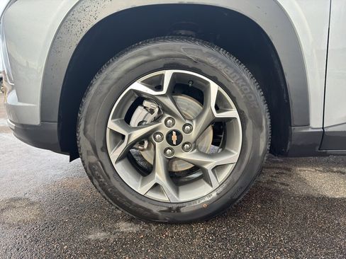 Certified 2025 Chevrolet Trax LT w/ LT Convenience Package image 24