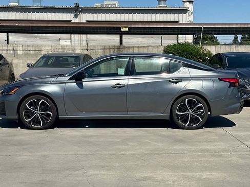 Used 2023 Nissan Altima 2.5 SR FWD image 6