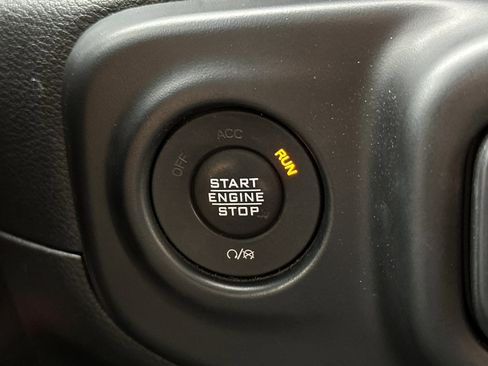 Used 2021 Jeep Gladiator Willys image 20