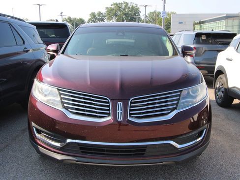 Used 2017 Lincoln MKX Select w/ Select Plus Package AWD/4WD image 2