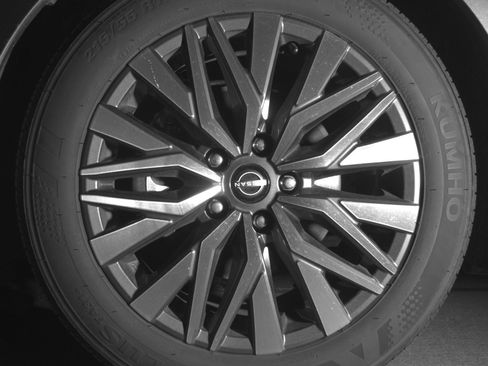 Used 2025 Nissan Altima 2.5 SV FWD image 12