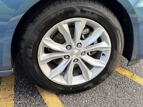 Used 2025 Chevrolet Malibu LT FWD image 32