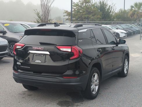 Used 2023 GMC Terrain SLE w/ Driver Convenience Package FWD image 4