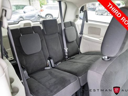 Used 2019 Dodge Grand Caravan SE FWD image 4