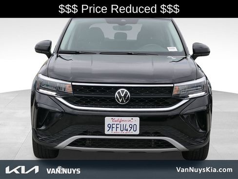 Used 2023 Volkswagen Taos SE w/ Panoramic Sunroof Package AWD/4WD image 38