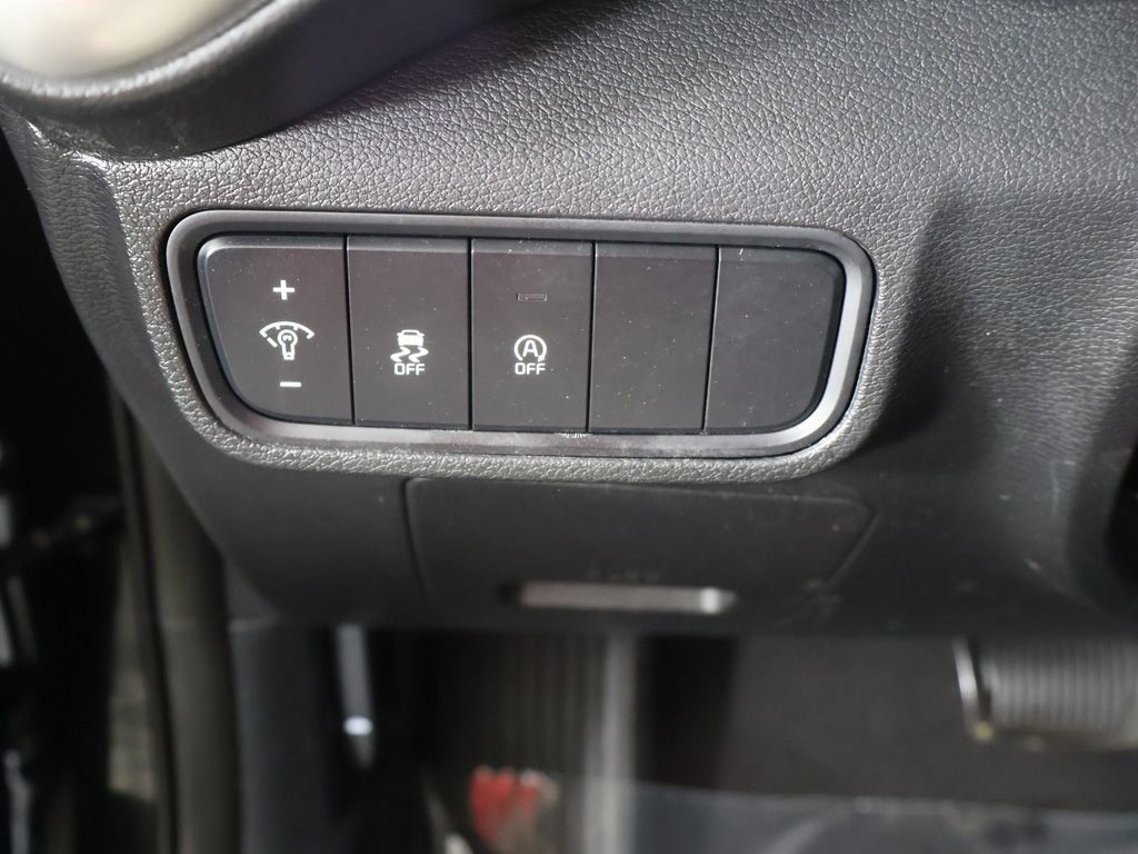 Used 2023 Kia Soul LX w/ LX Technology Package FWD image 31