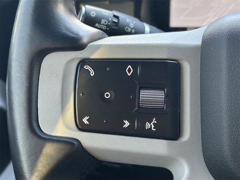 Used 2023 Land Rover Defender 130 X-Dynamic SE image 40