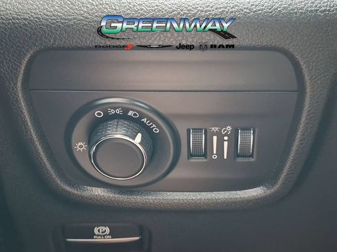 Used 2022 Jeep Grand Cherokee Laredo w/ Luxury Tech Group I AWD/4WD image 21