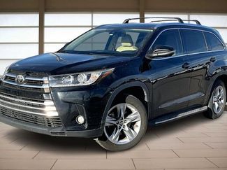 Used 2017 Toyota Highlander FWD V6 video 1