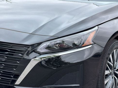 Used 2025 Nissan Altima 2.5 SV FWD image 11