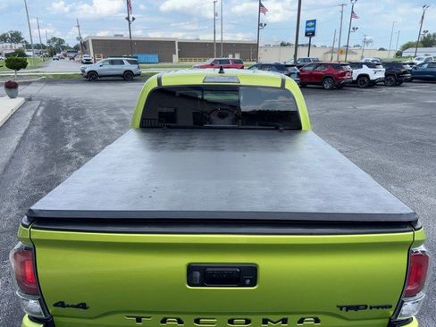Used 2022 Toyota Tacoma TRD Pro AWD/4WD image 5