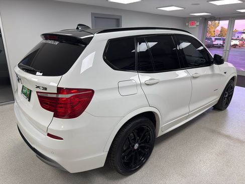 Used 2017 BMW X3 xDrive28i image 3