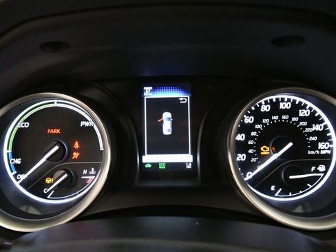 Used 2022 Toyota Camry LE image 12