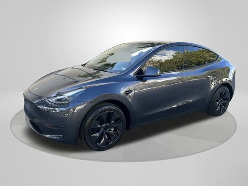 Used 2025 Tesla Model Y Long Range image 3