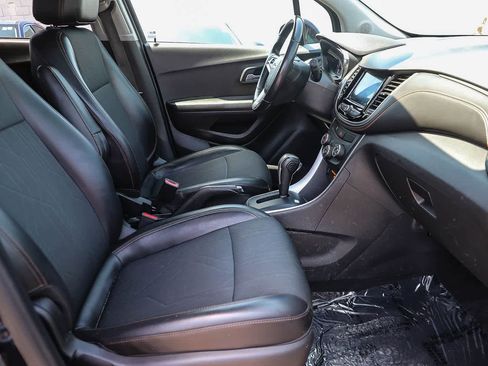 Used 2022 Chevrolet Trax LT w/ Driver Confidence Package AWD/4WD image 16