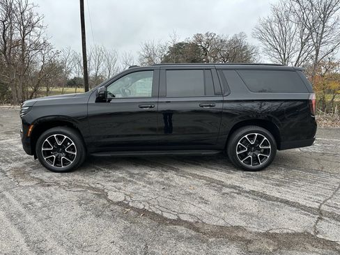 New 2026 Chevrolet Suburban RST w/ RST Capability Package image 3
