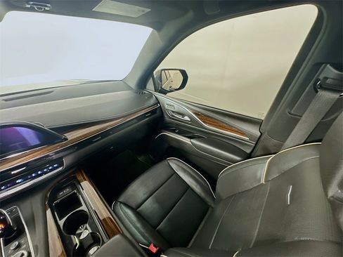 Used 2021 Cadillac Escalade ESV Premium Luxury w/ LPO, Illumination Package image 11