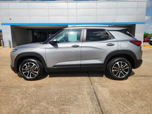 Used 2025 Chevrolet TrailBlazer LT AWD/4WD image 5