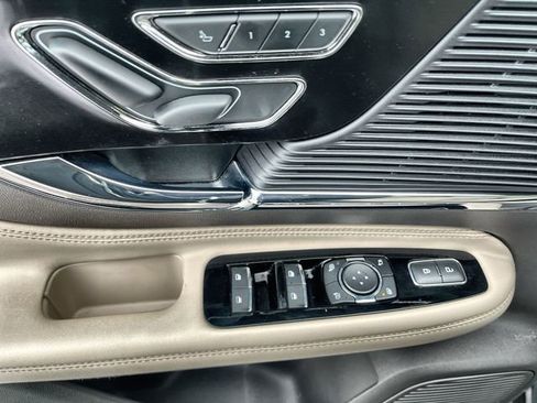 Used 2022 Lincoln Corsair AWD w/ Premium Package image 17