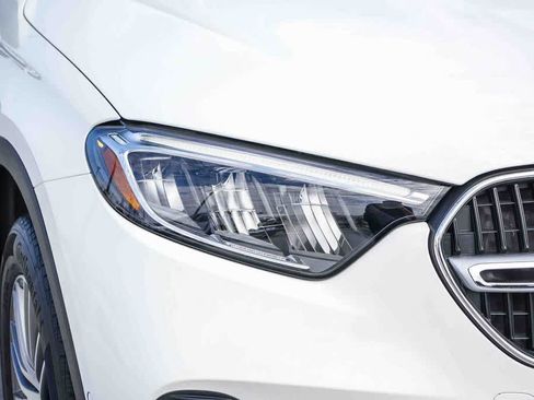 Used 2026 Mercedes-Benz GLC 300 image 4