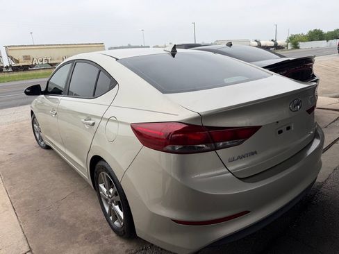Used 2017 Hyundai Elantra SE FWD image 16