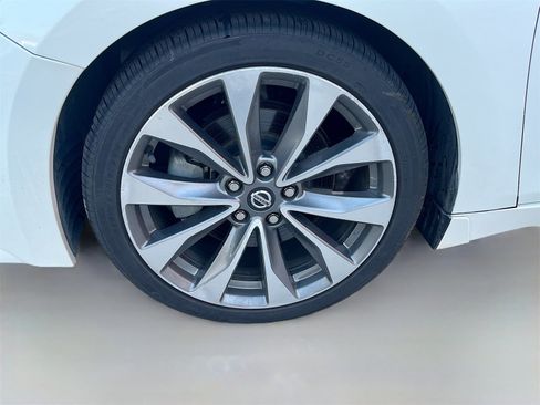 Used 2023 Nissan Maxima SR w/ Sport Mat Group image 32