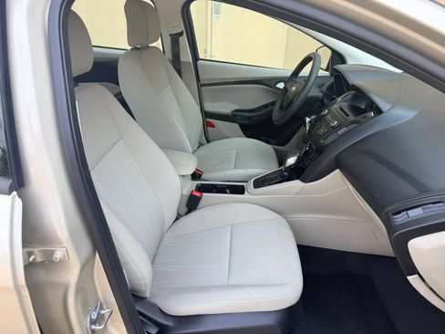 Used 2017 Ford Focus SE FWD image 23