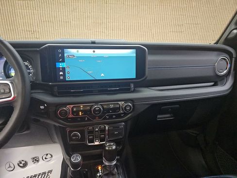 Used 2024 Jeep Wrangler High Altitude image 10