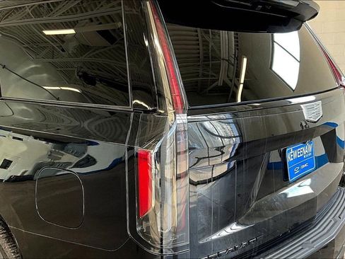 Used 2023 Cadillac Escalade Sport Platinum w/ LPO, ONYX Package image 26