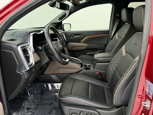 Used 2024 GMC Canyon Denali image 16