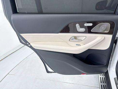 Used 2025 Mercedes-Benz GLS 580 4MATIC image 25