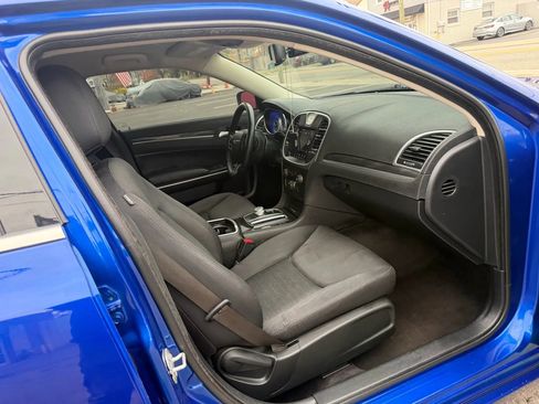 Used 2018 Chrysler 300 Touring w/ Chrome Appearance Package RWD image 24